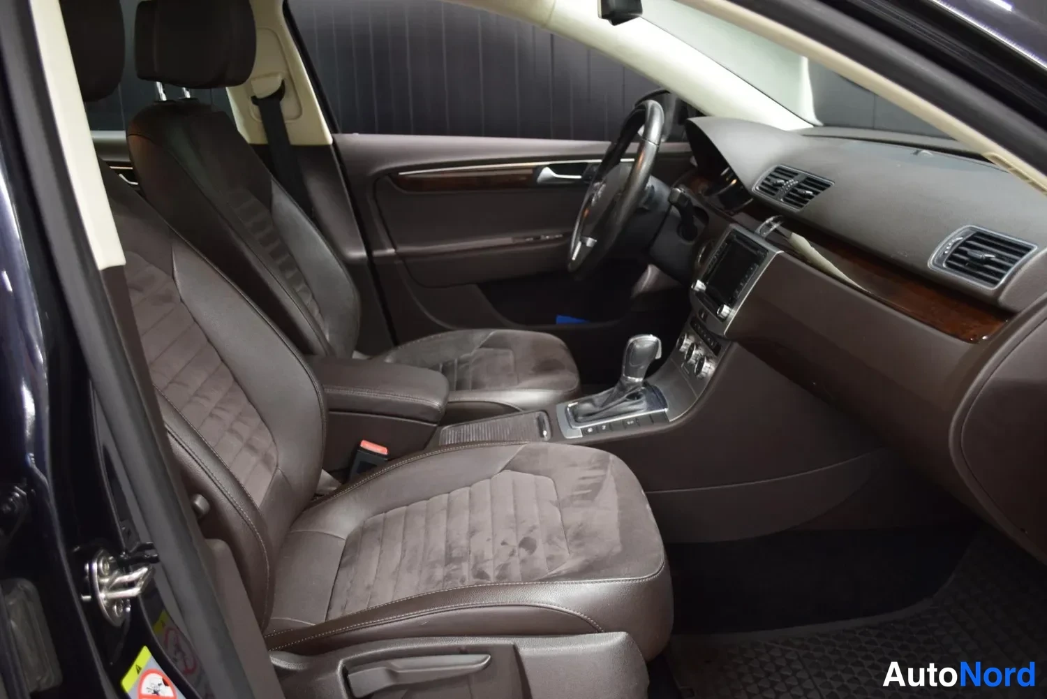 Musta Volkswagen Passat 2014, ulkokuva 10 – Raisio
