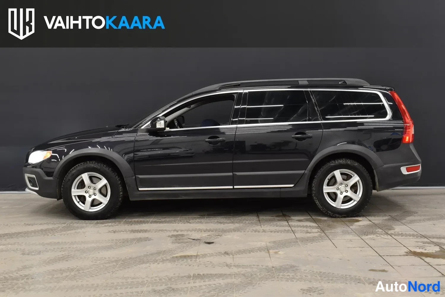 Musta Volvo XC70 2013, ulkokuva 2 – Raisio