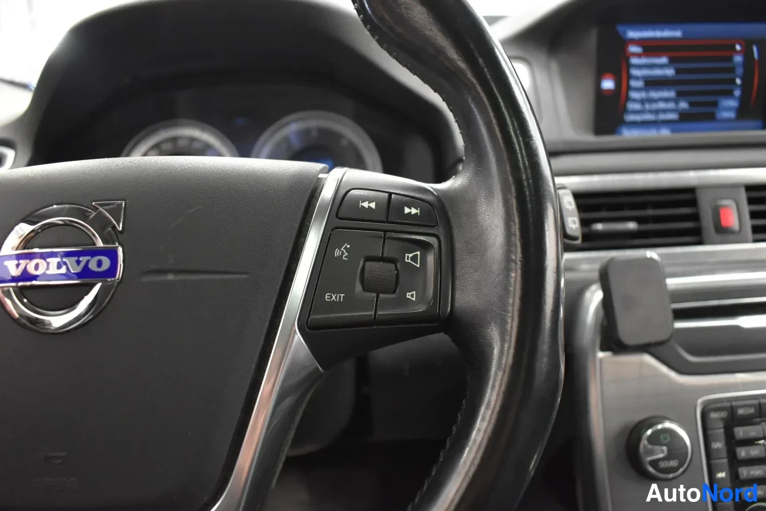 Musta Volvo XC70 2013, ulkokuva 11 – Raisio