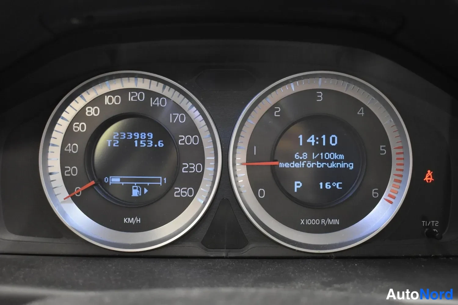 Musta Volvo XC70 2013, ulkokuva 12 – Raisio
