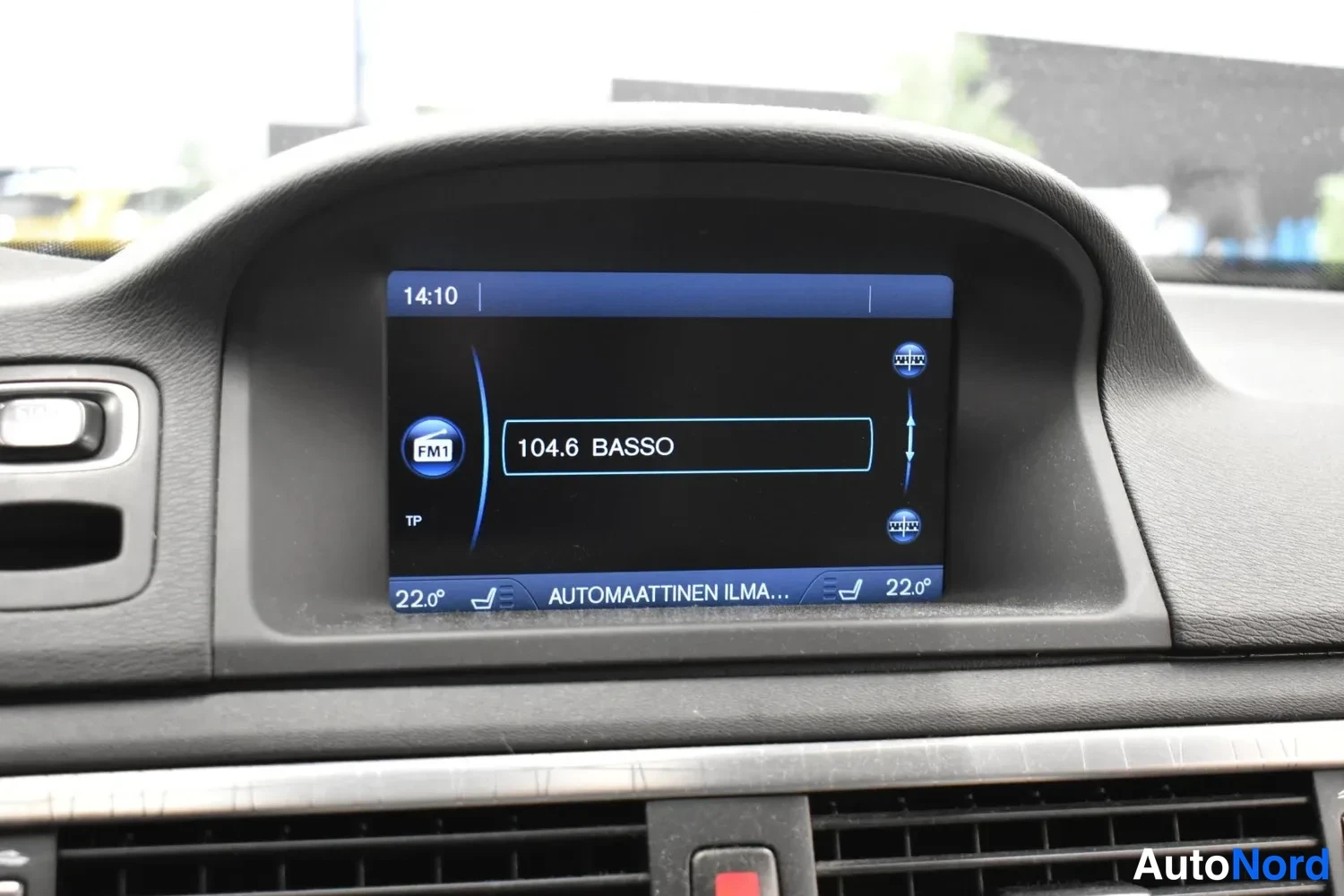 Musta Volvo XC70 2013, ulkokuva 13 – Raisio
