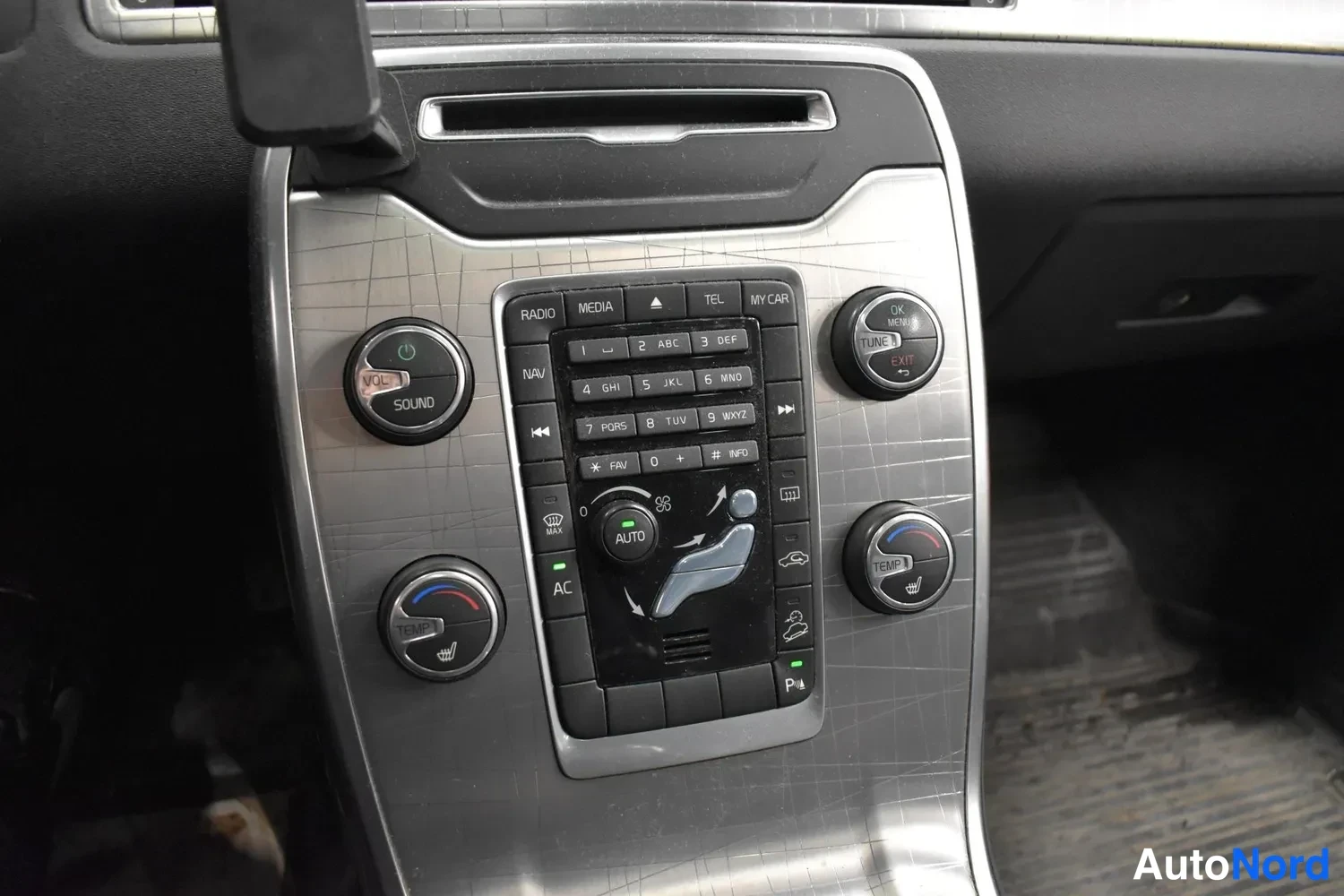 Musta Volvo XC70 2013, ulkokuva 14 – Raisio