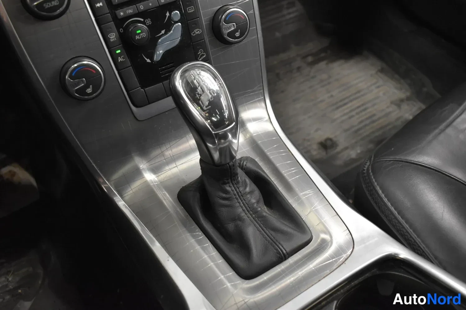 Musta Volvo XC70 2013, ulkokuva 15 – Raisio