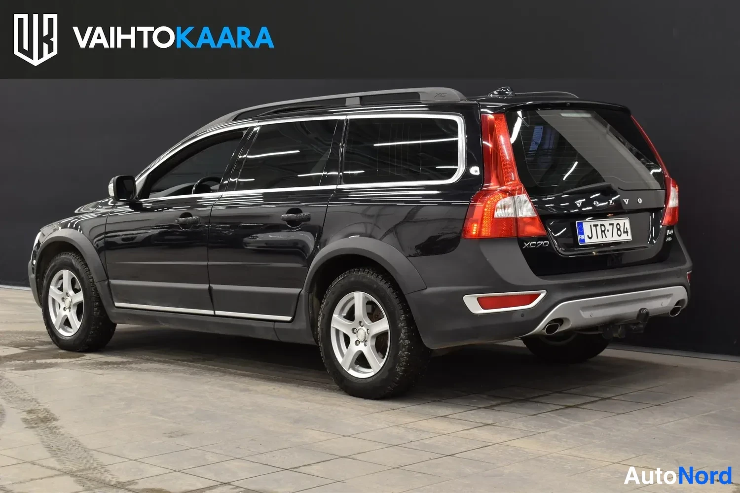 Musta Volvo XC70 2013, ulkokuva 3 – Raisio