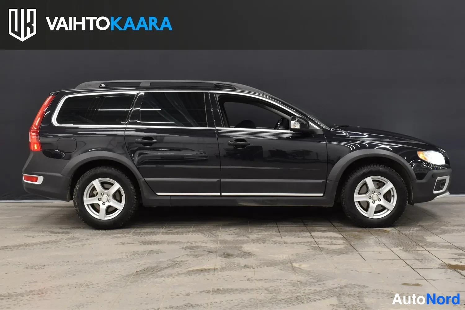 Musta Volvo XC70 2013, ulkokuva 5 – Raisio