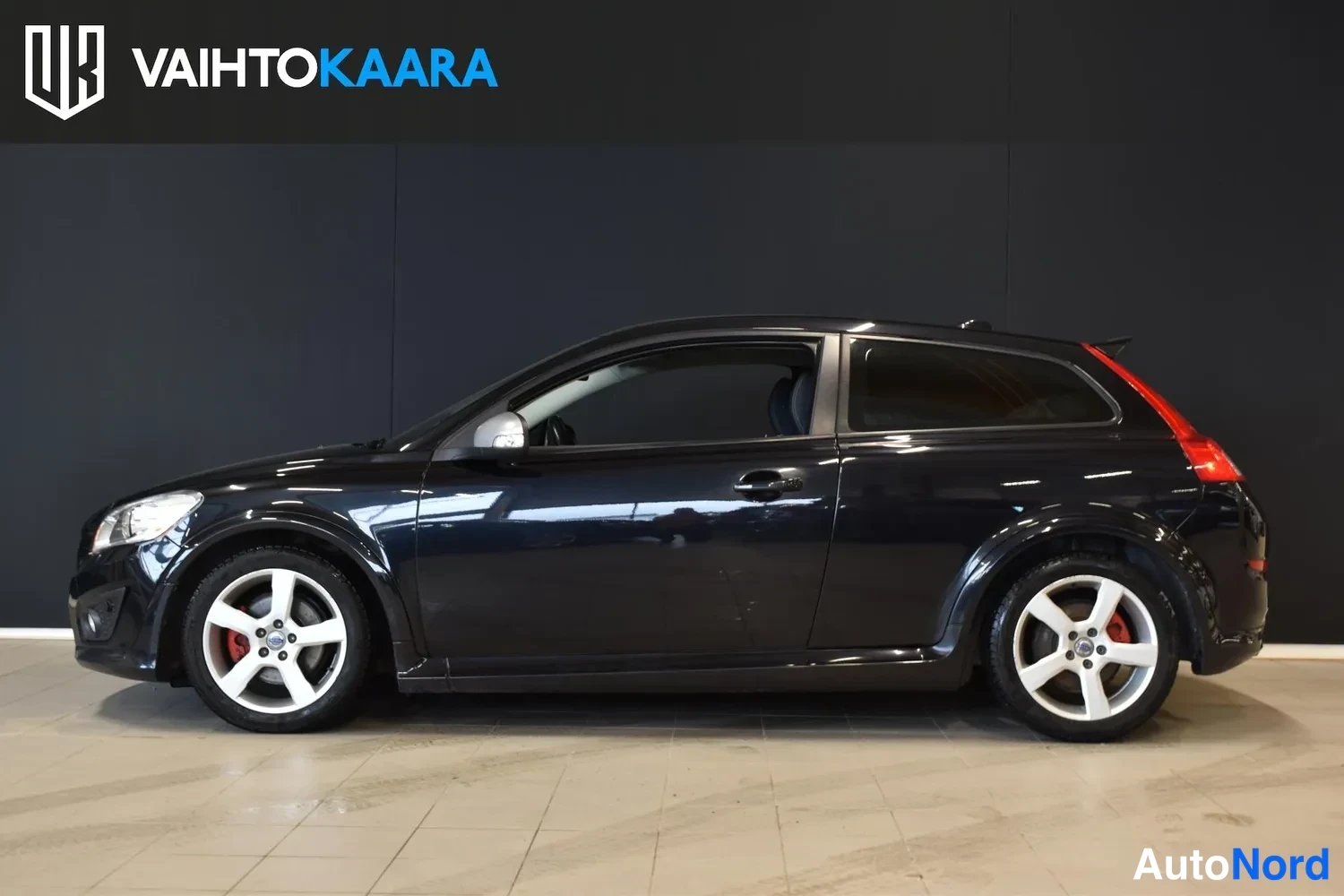 Musta Volvo C30 2011, ulkokuva 2 – Raisio