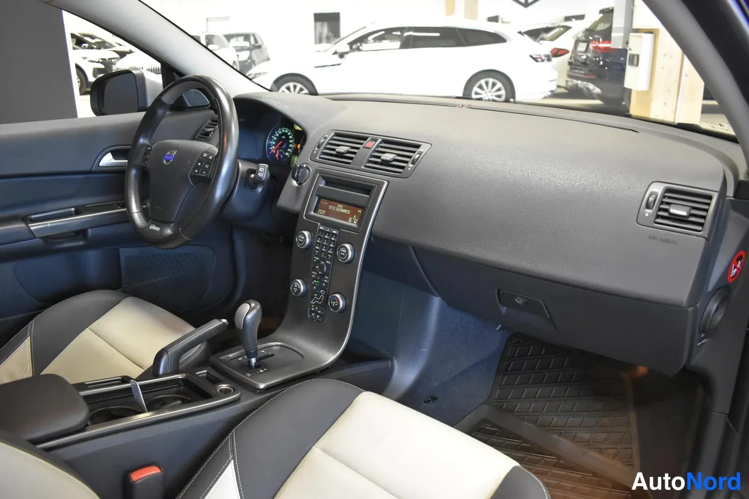 Musta Volvo C30 2011, ulkokuva 10 – Raisio