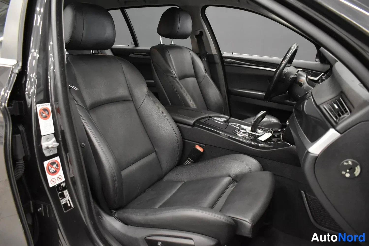 Harmaa BMW 520i 2016, ulkokuva 11 – Raisio