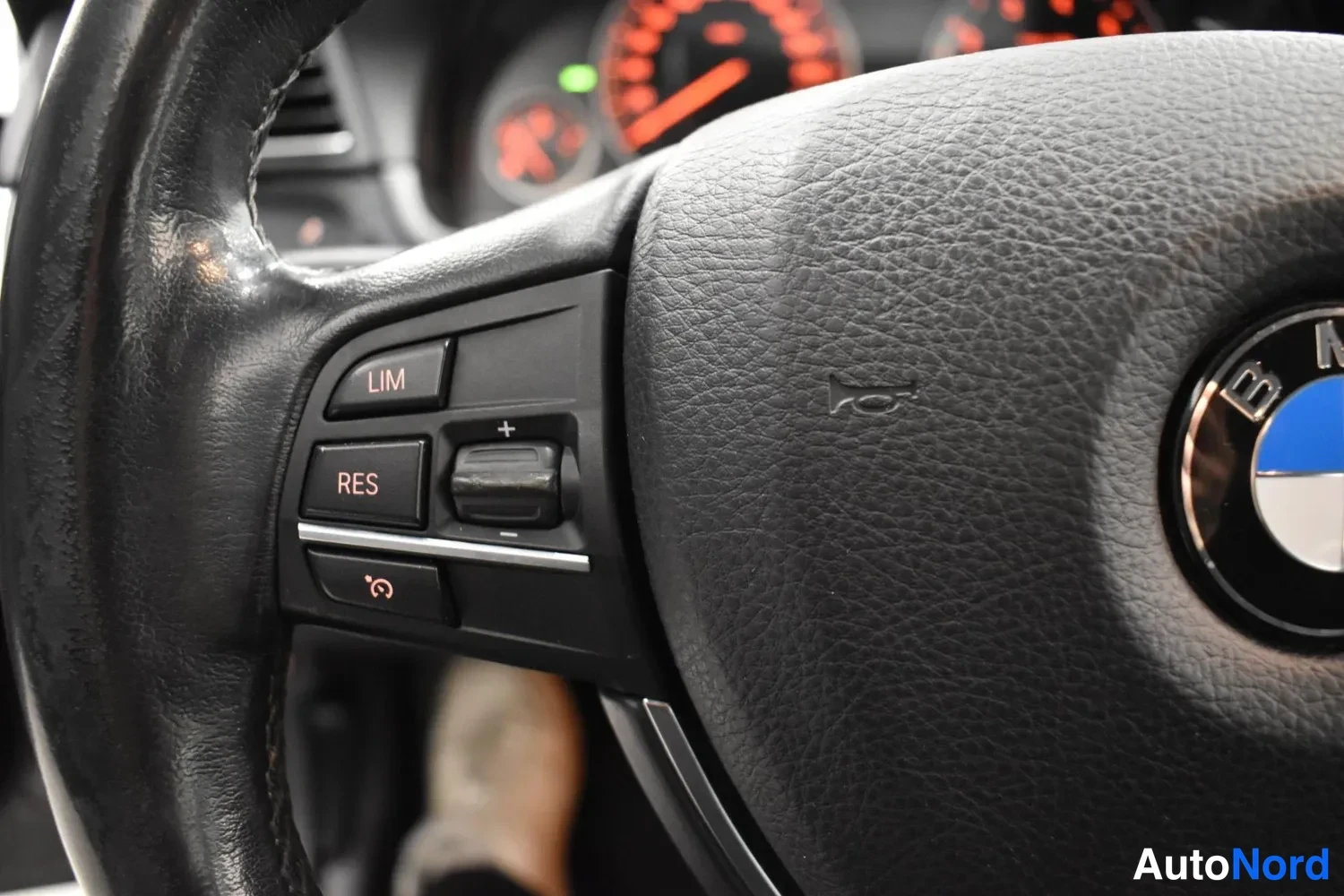 Harmaa BMW 520i 2016, ulkokuva 15 – Raisio