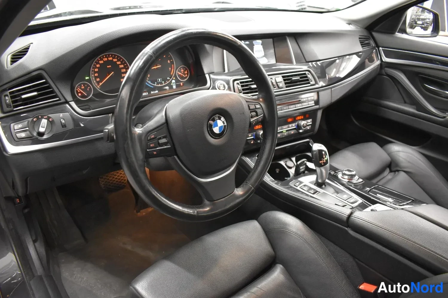 Harmaa BMW 520i 2016, ulkokuva 7 – Raisio