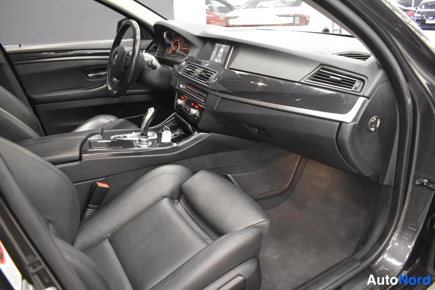 Harmaa BMW 520i 2016, ulkokuva 10 – Raisio