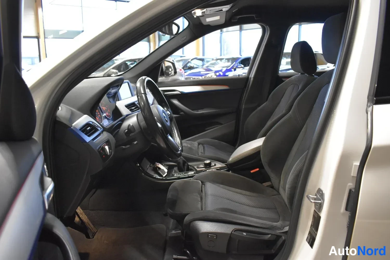 Valkoinen BMW X1 sDrive18d 2016, ulkokuva 7 – Raisio
