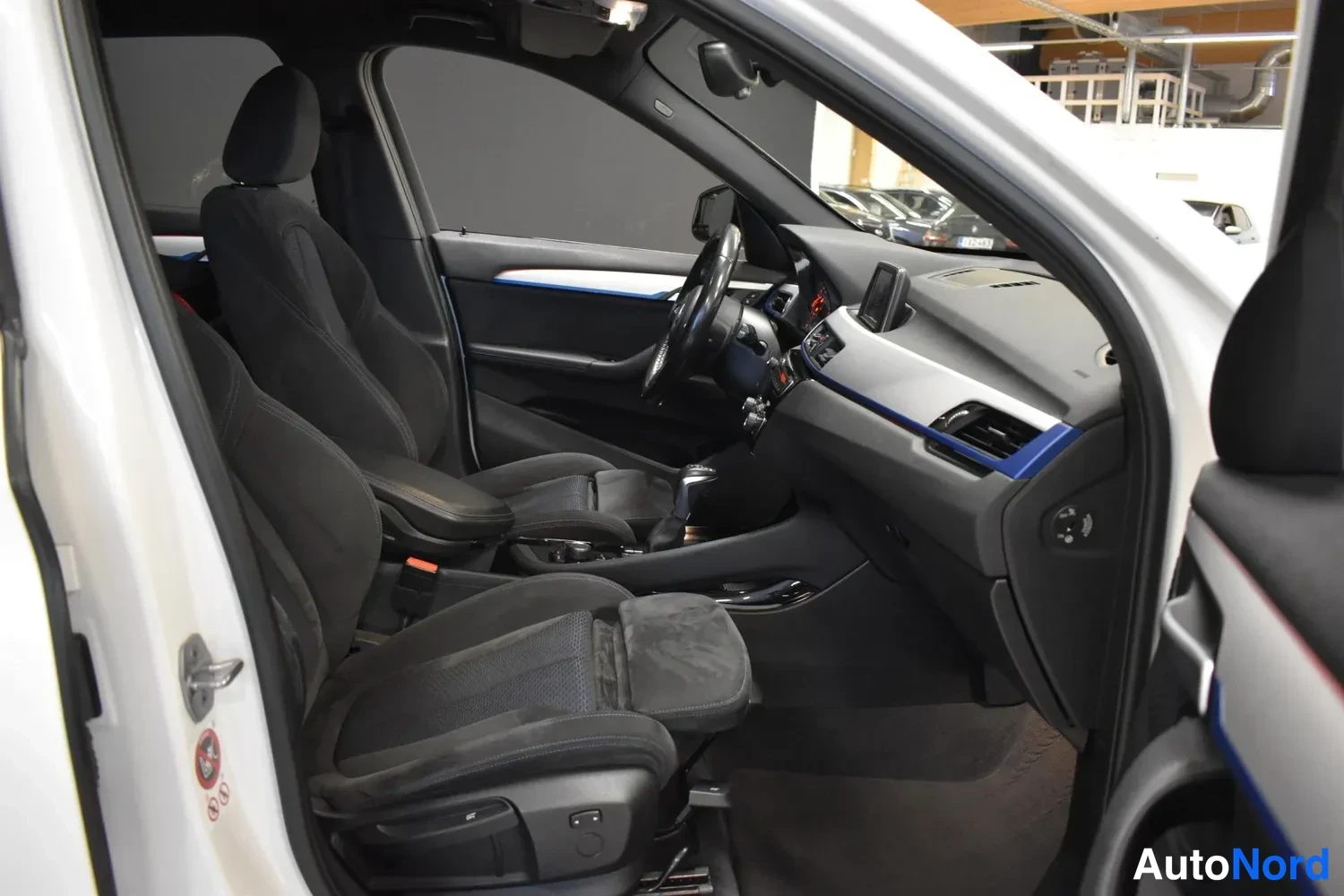 Valkoinen BMW X1 sDrive18d 2016, ulkokuva 9 – Raisio