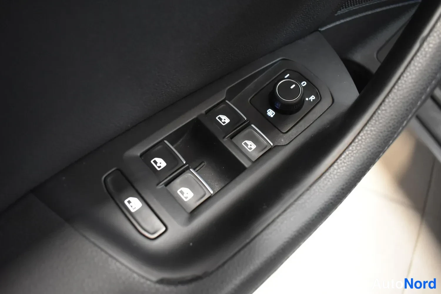 Harmaa Volkswagen Passat 2017, ulkokuva 12 – Raisio