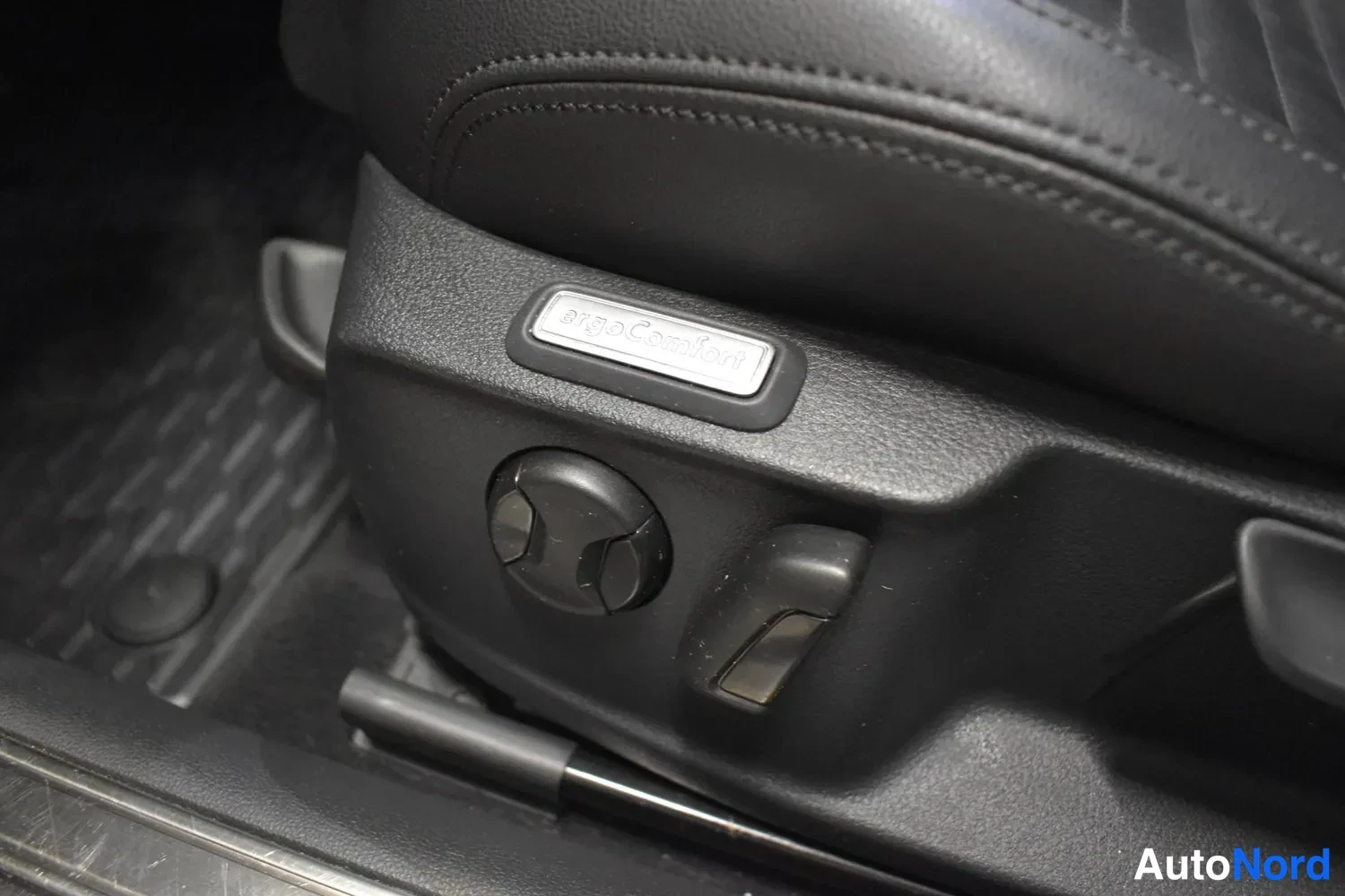 Harmaa Volkswagen Passat 2017, ulkokuva 13 – Raisio