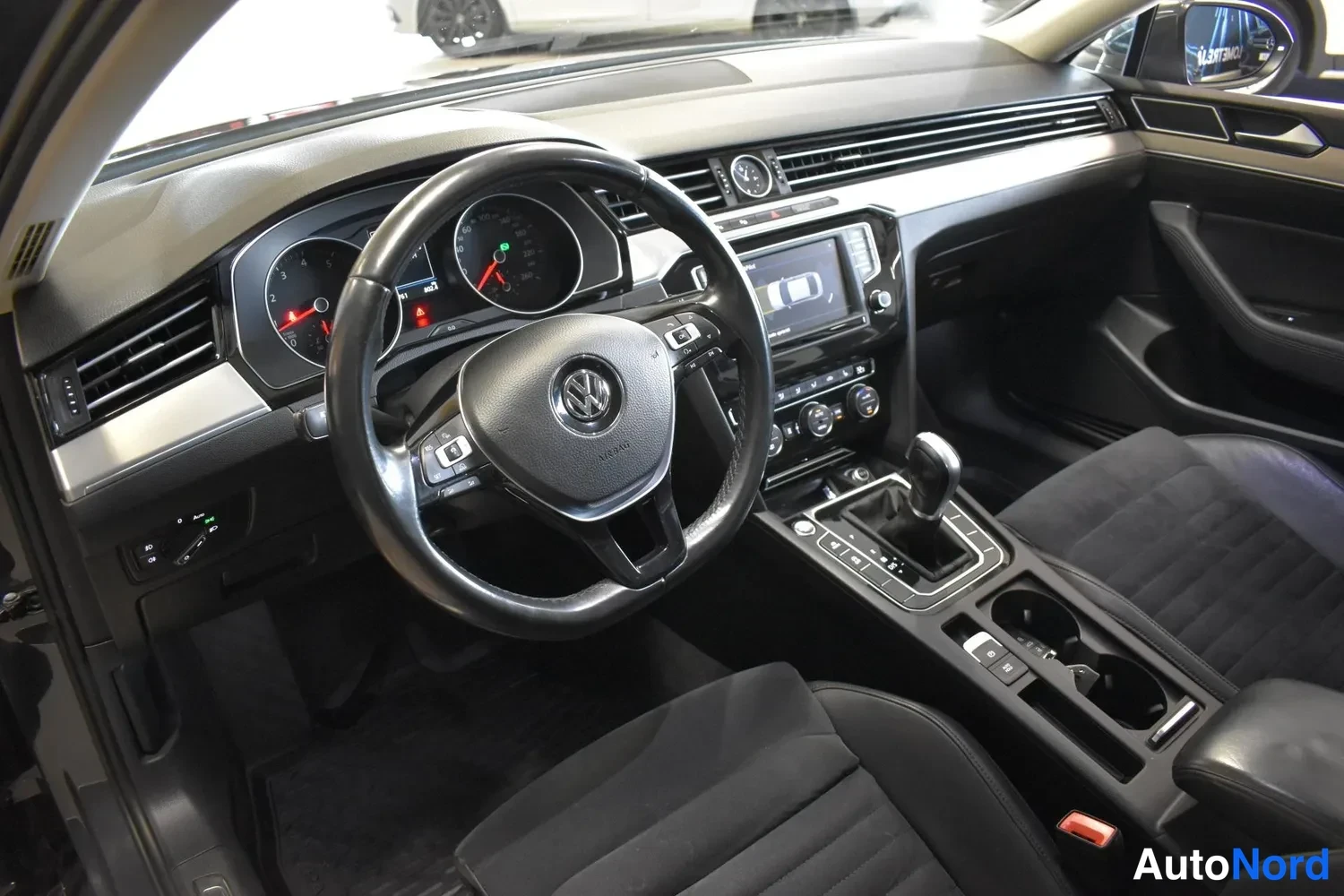 Harmaa Volkswagen Passat 2017, ulkokuva 8 – Raisio