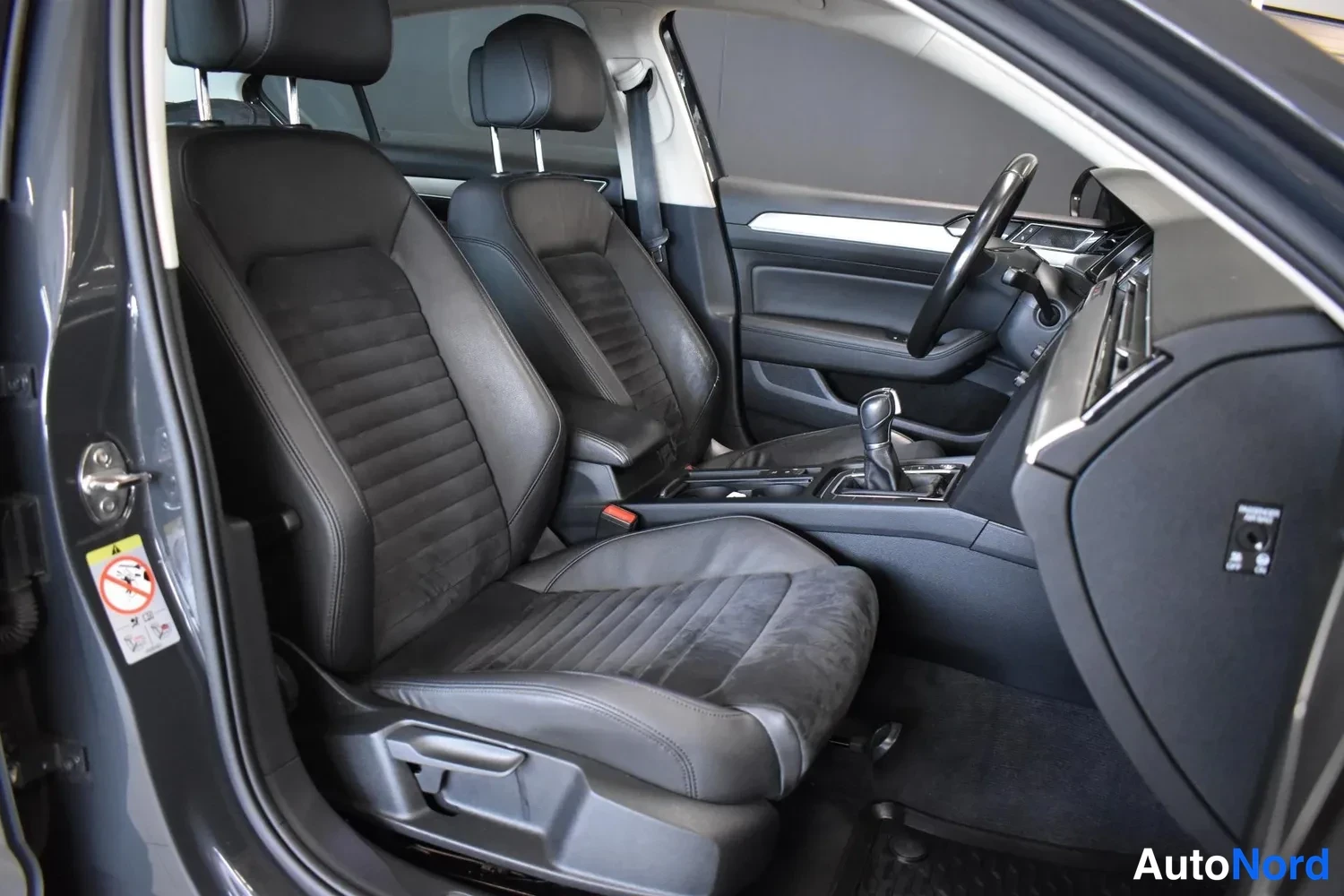 Harmaa Volkswagen Passat 2017, ulkokuva 10 – Raisio