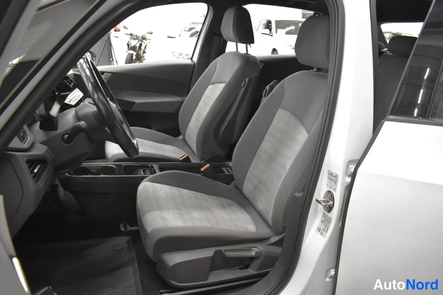 Valkoinen Volkswagen ID.3 2022, ulkokuva 7 – Raisio