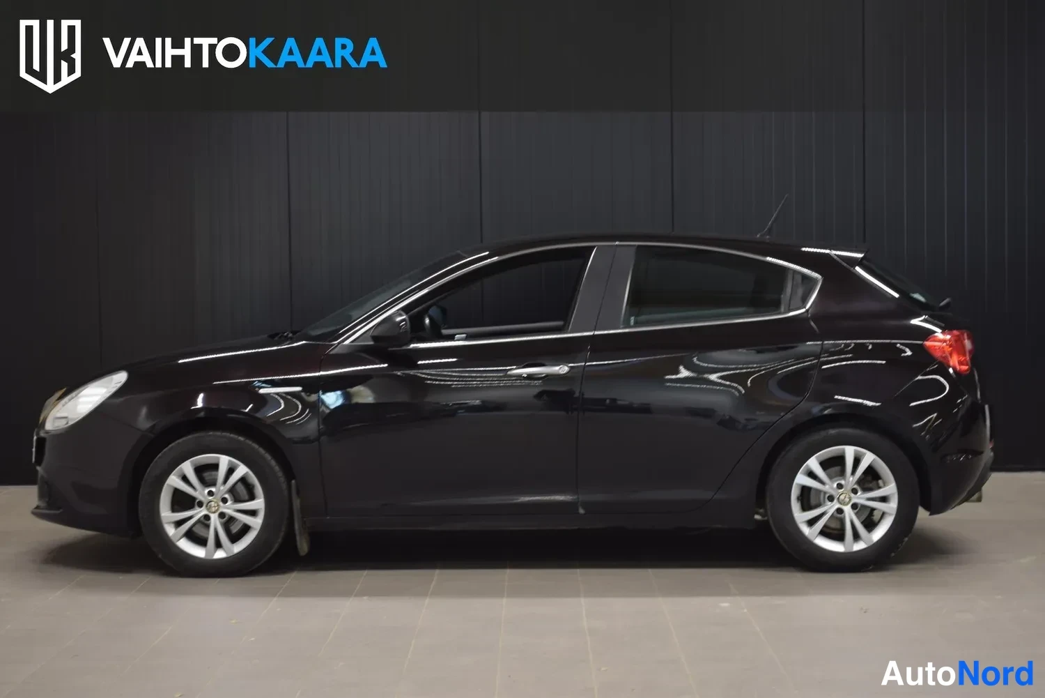 Musta Alfa Romeo Giulietta 2011, ulkokuva 2 – Raisio