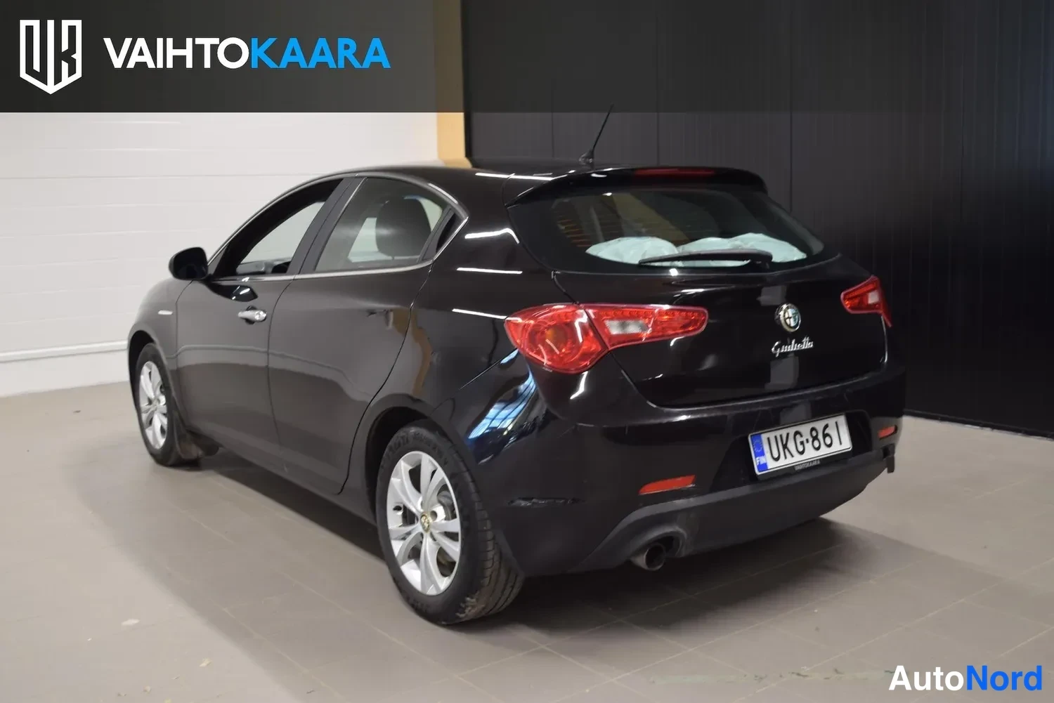 Musta Alfa Romeo Giulietta 2011, ulkokuva 3 – Raisio