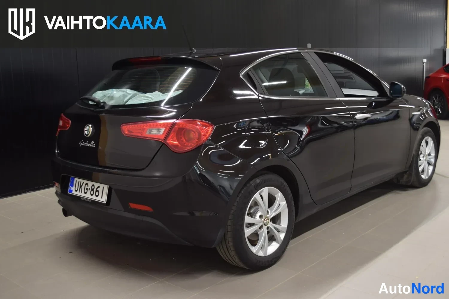 Musta Alfa Romeo Giulietta 2011, ulkokuva 4 – Raisio