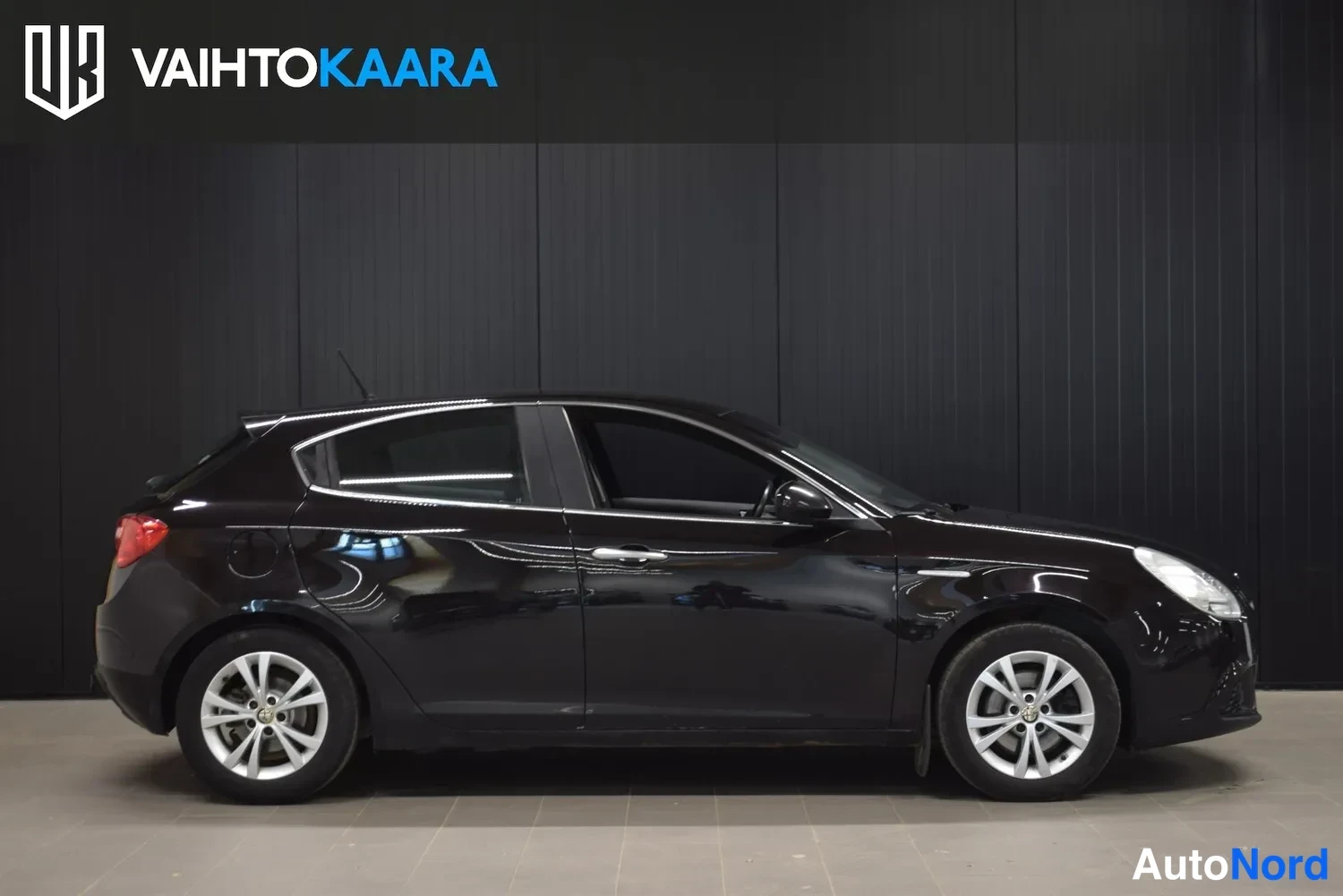 Musta Alfa Romeo Giulietta 2011, ulkokuva 5 – Raisio
