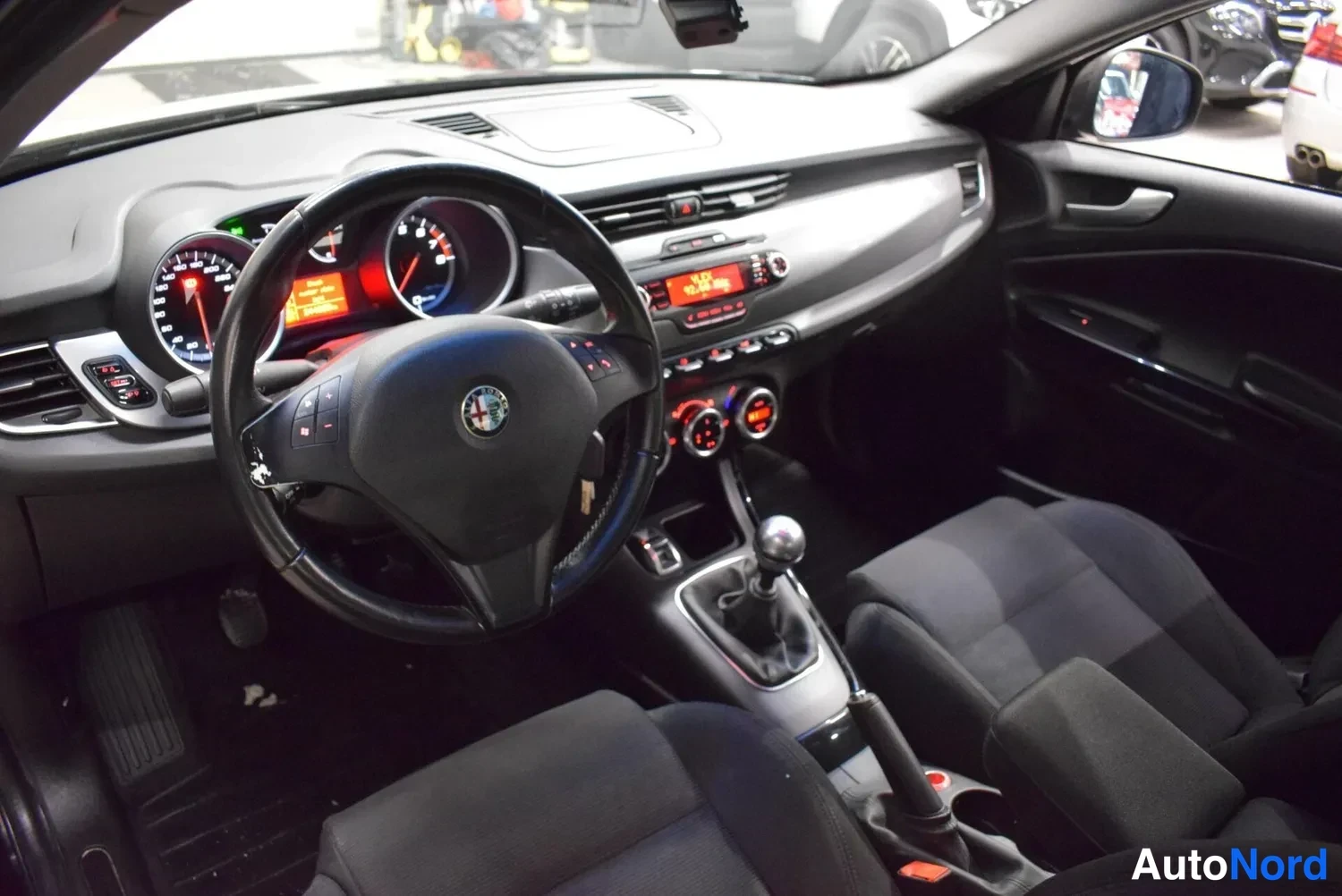 Musta Alfa Romeo Giulietta 2011, ulkokuva 7 – Raisio