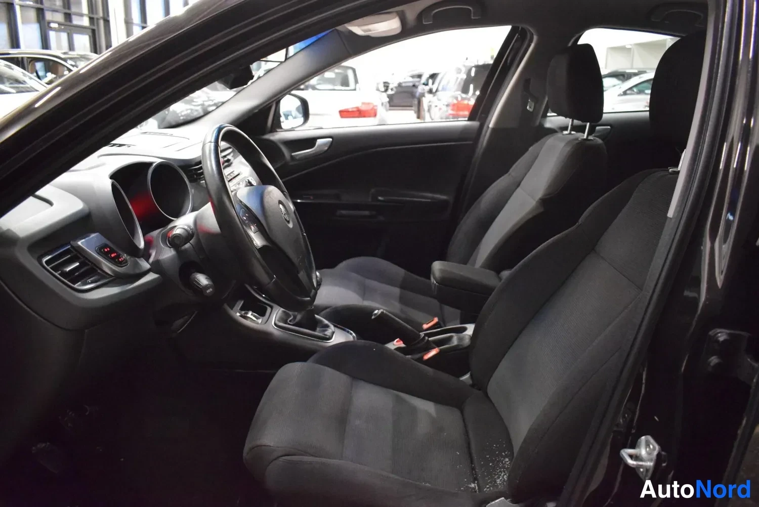Musta Alfa Romeo Giulietta 2011, ulkokuva 8 – Raisio