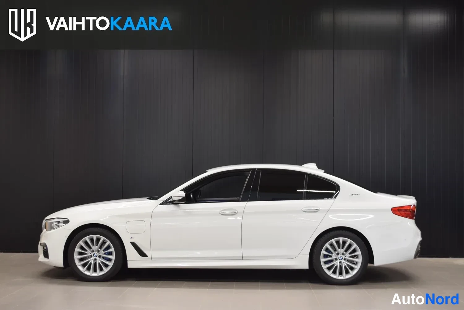 Valkoinen BMW 530e 2018, ulkokuva 2 – Raisio