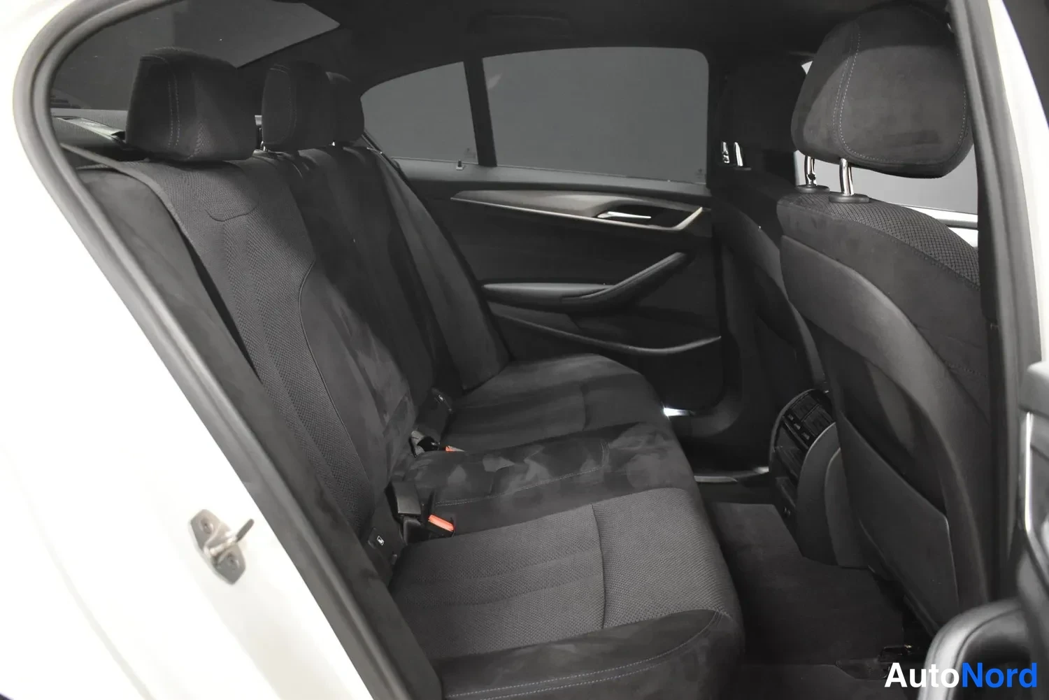 Valkoinen BMW 530e 2018, ulkokuva 13 – Raisio