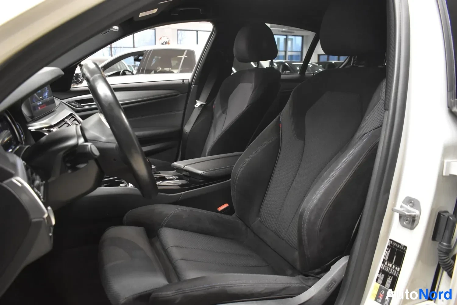 Valkoinen BMW 530e 2018, ulkokuva 7 – Raisio