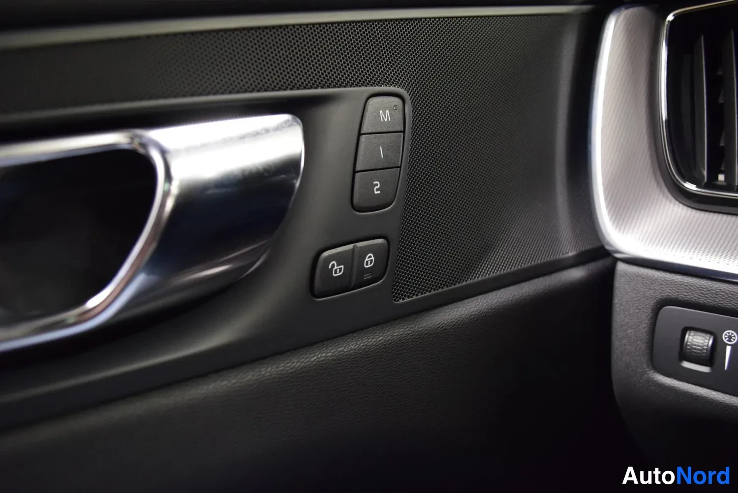 Valkoinen Volvo XC60 2019, ulkokuva 17 – Raisio