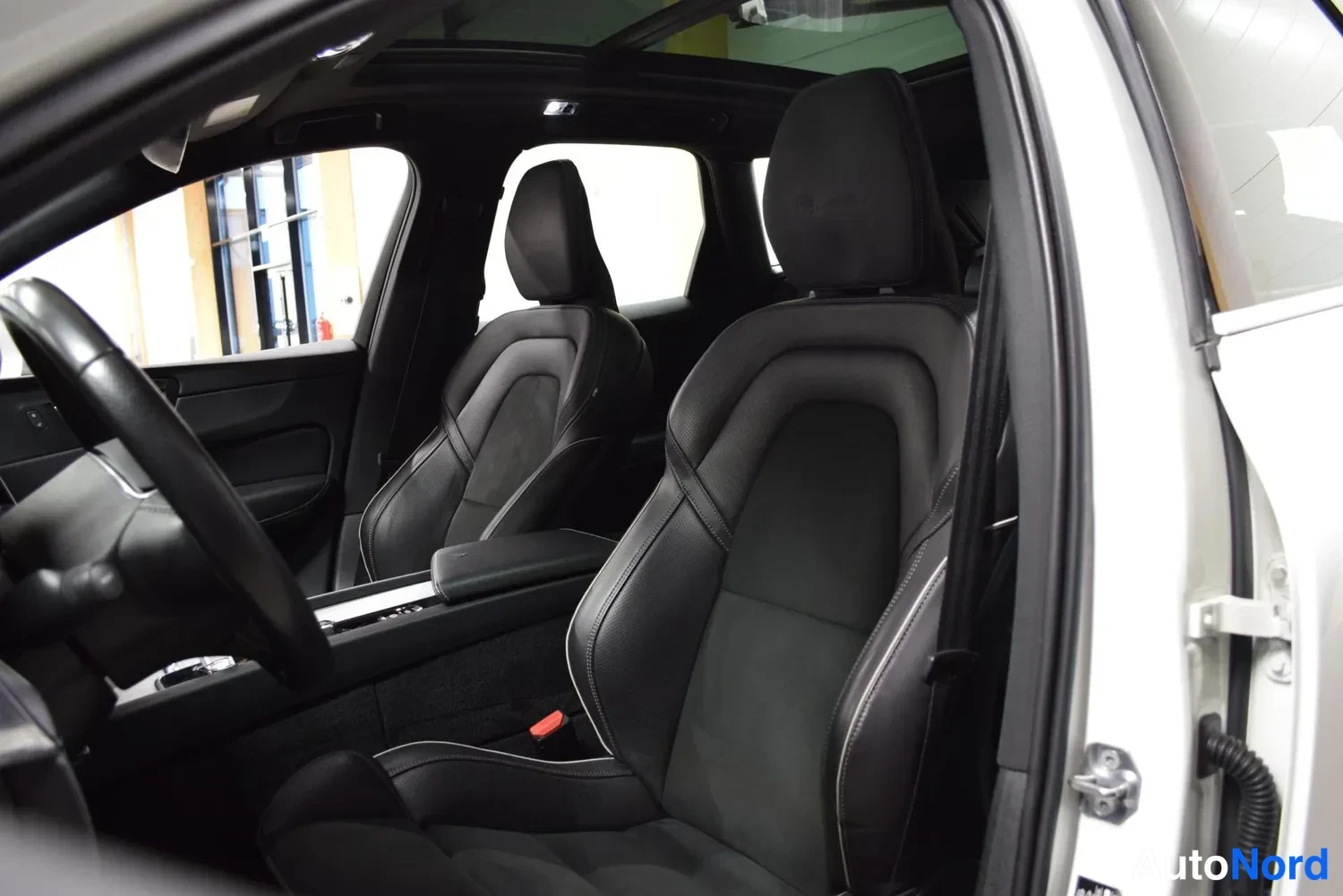 Valkoinen Volvo XC60 2019, ulkokuva 9 – Raisio