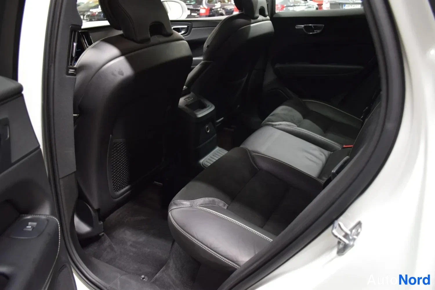 Valkoinen Volvo XC60 2019, ulkokuva 10 – Raisio