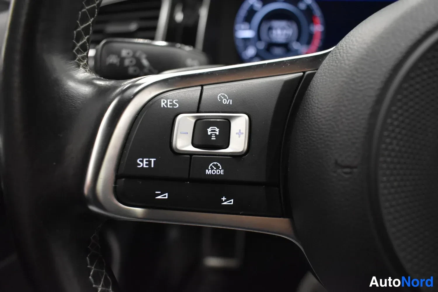 Valkoinen Volkswagen Golf 2017, ulkokuva 13 – Raisio