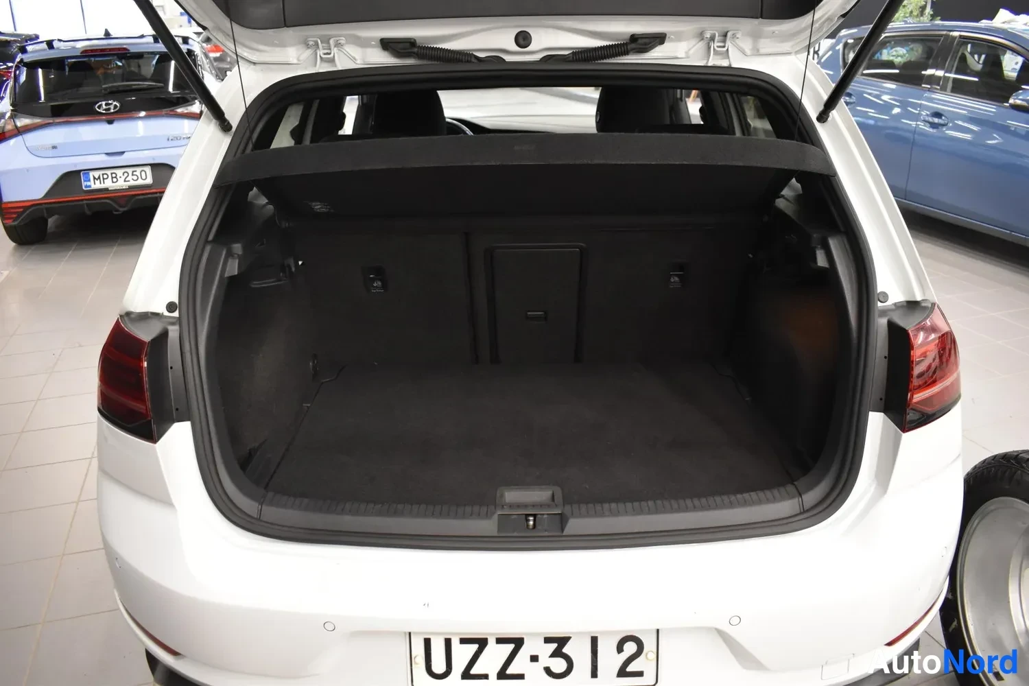 Valkoinen Volkswagen Golf 2017, ulkokuva 18 – Raisio