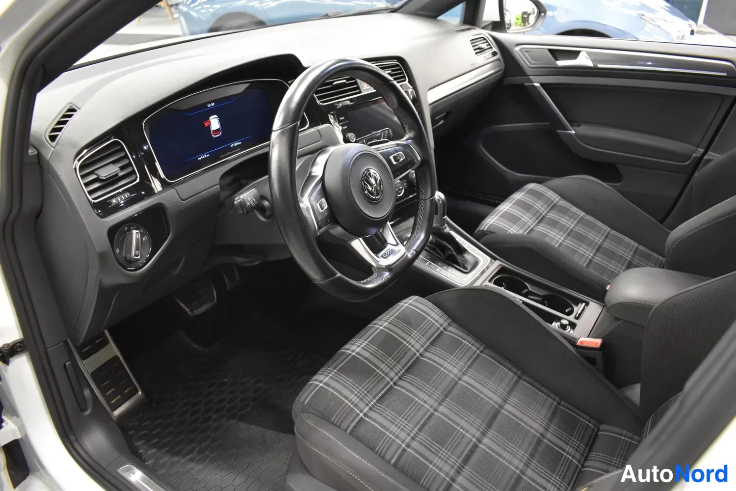 Valkoinen Volkswagen Golf 2017, ulkokuva 8 – Raisio