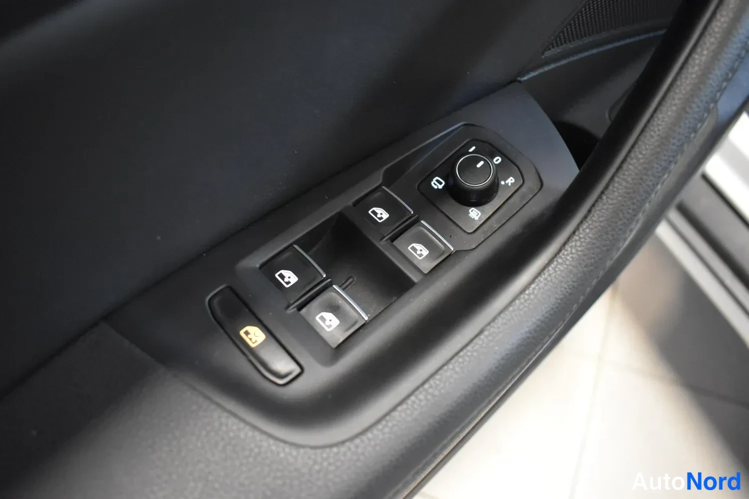 Valkoinen Volkswagen Passat Variant 2017, ulkokuva 12 – Raisio