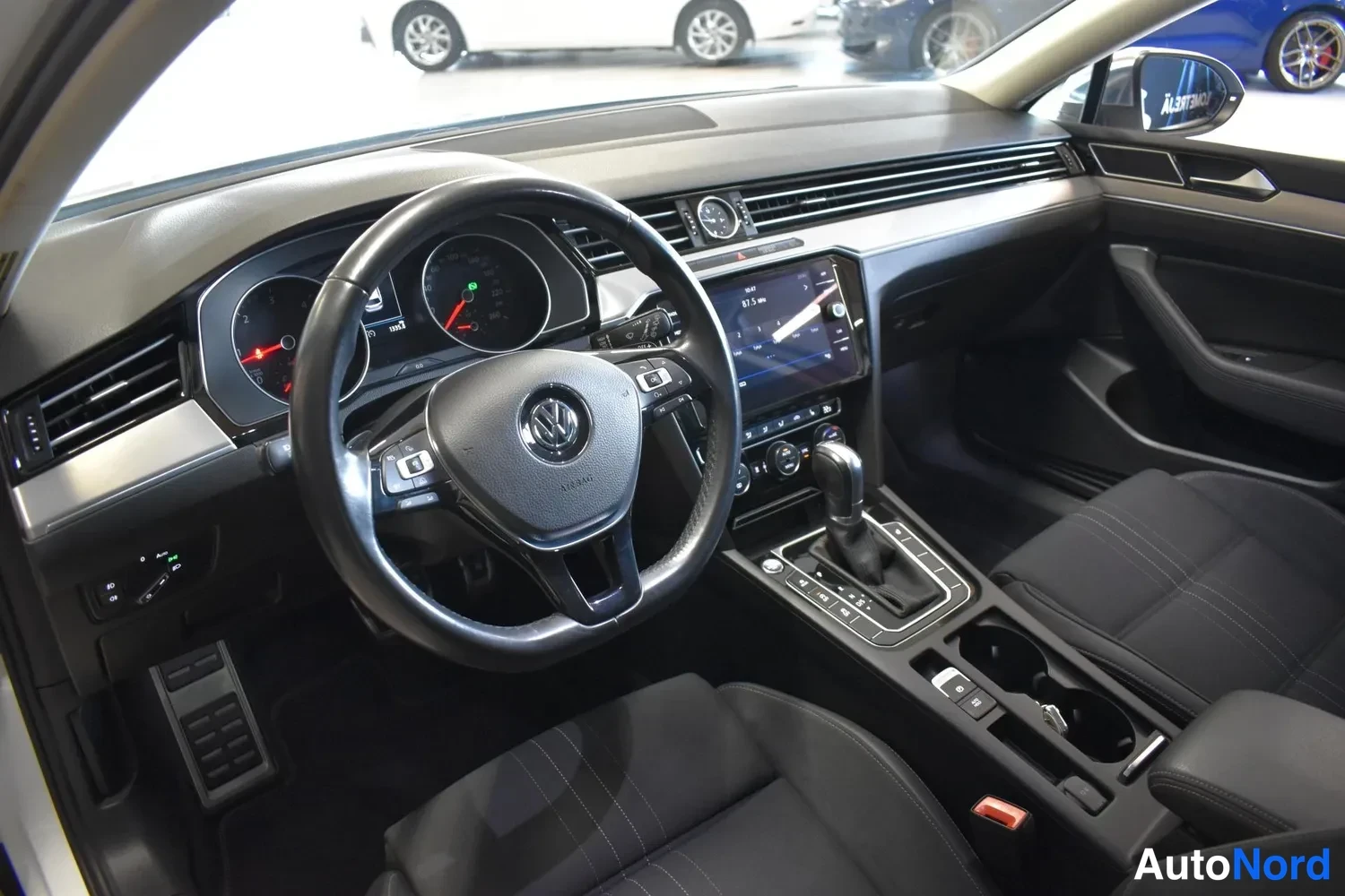 Valkoinen Volkswagen Passat Variant 2017, ulkokuva 8 – Raisio