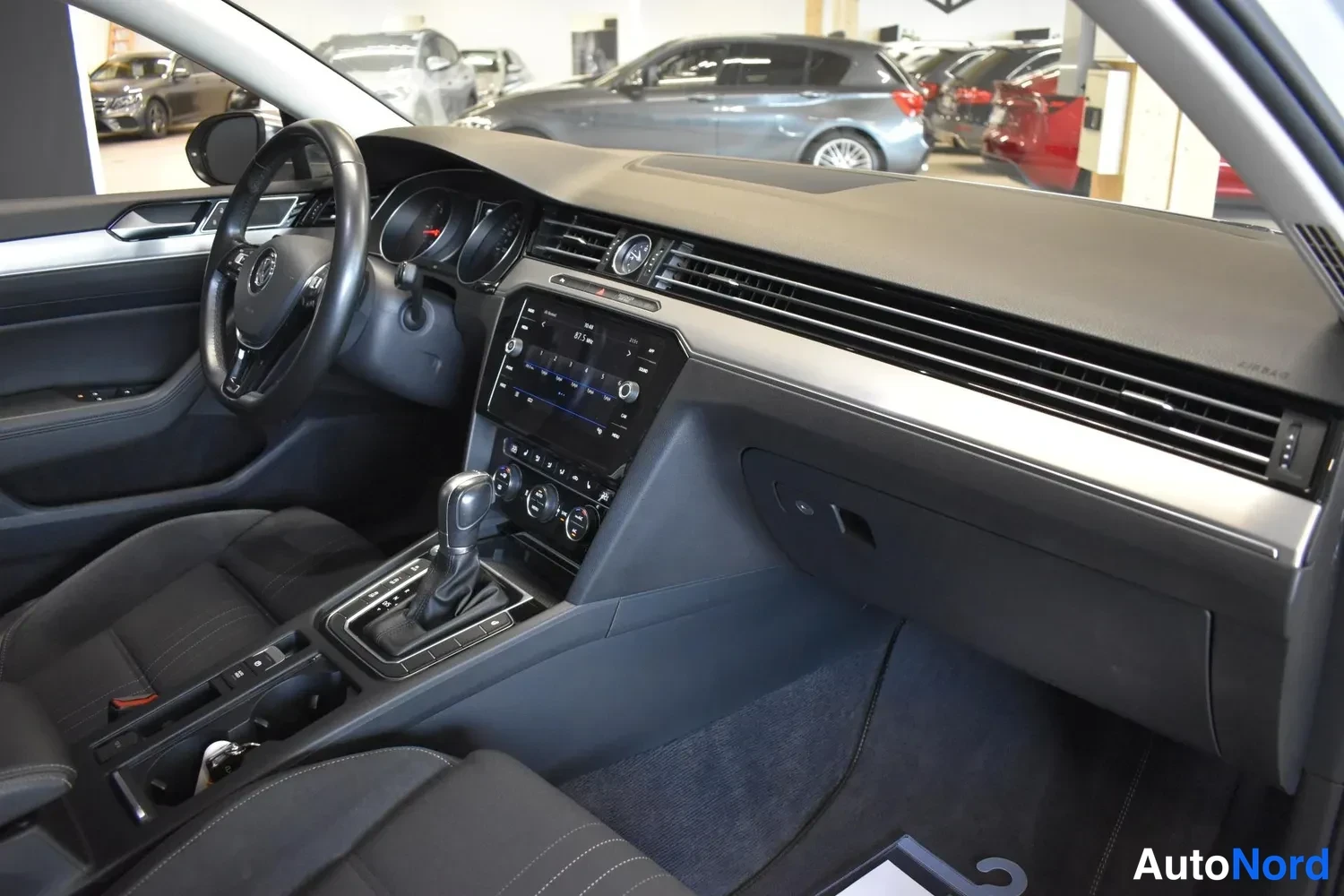 Valkoinen Volkswagen Passat Variant 2017, ulkokuva 9 – Raisio