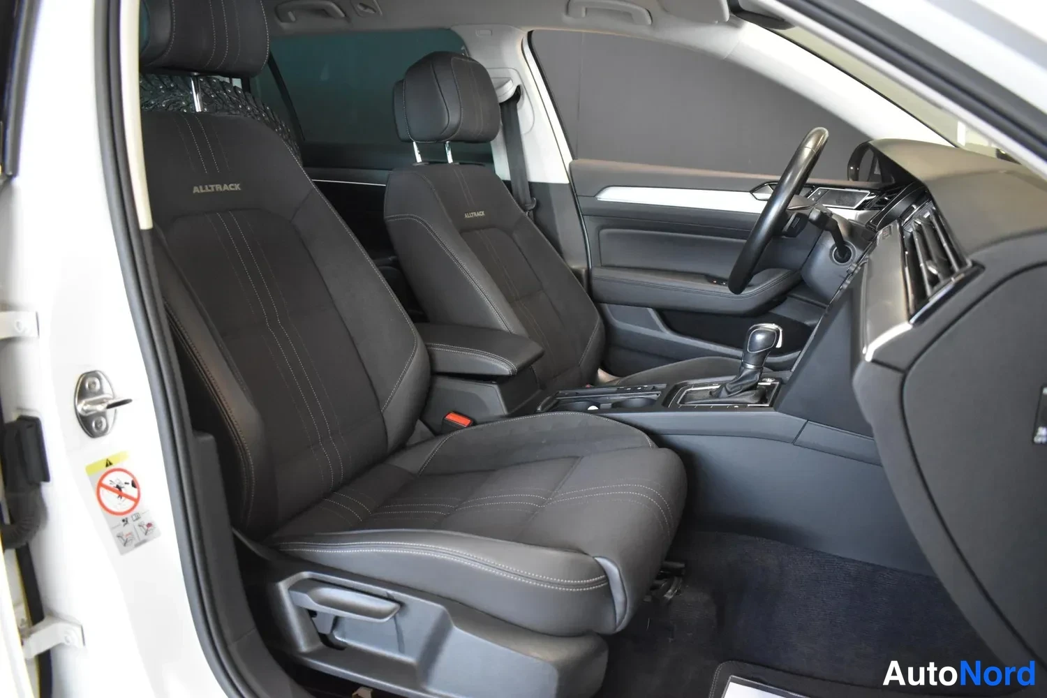 Valkoinen Volkswagen Passat Variant 2017, ulkokuva 10 – Raisio