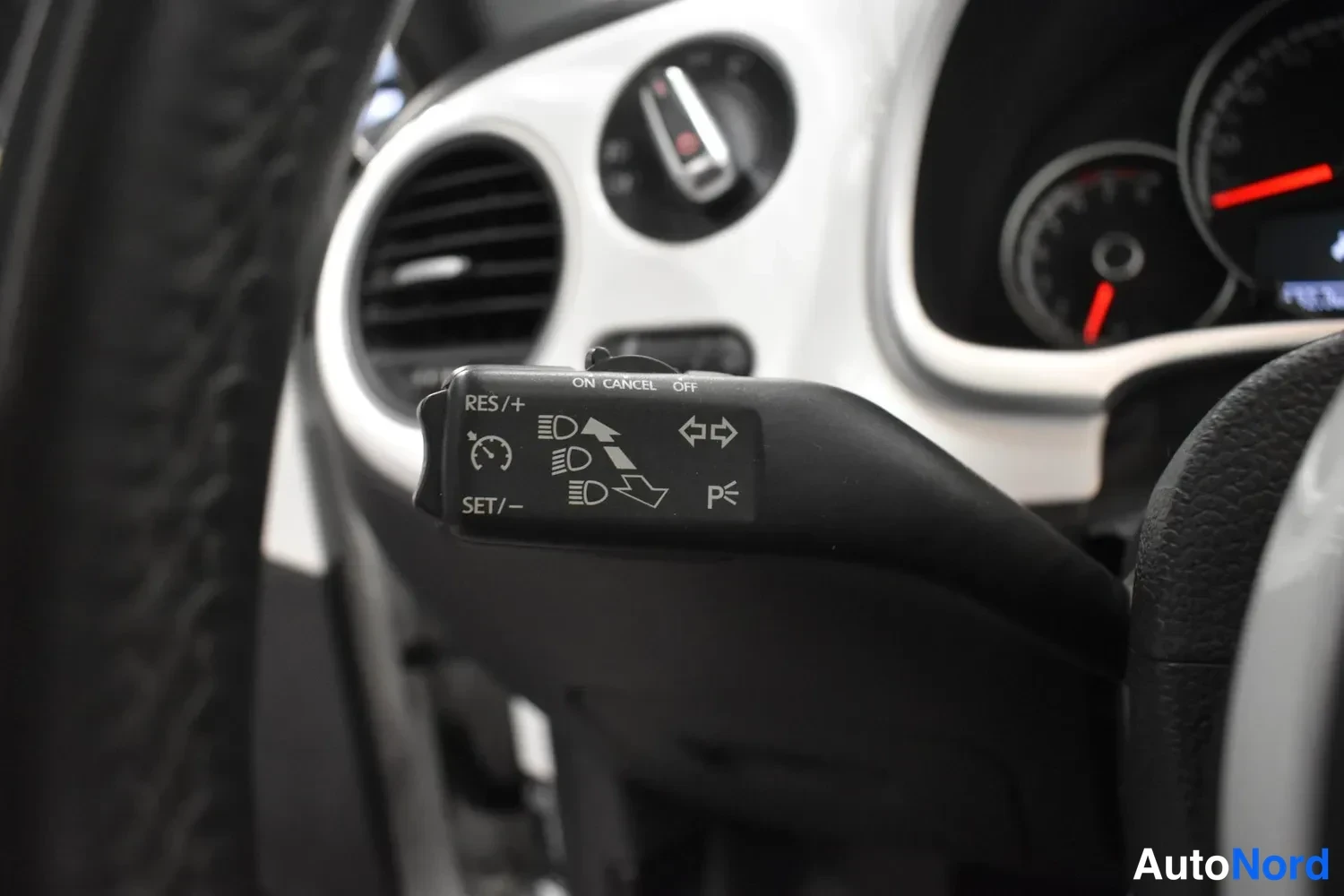 Valkoinen Volkswagen Beetle 2015, ulkokuva 13 – Raisio