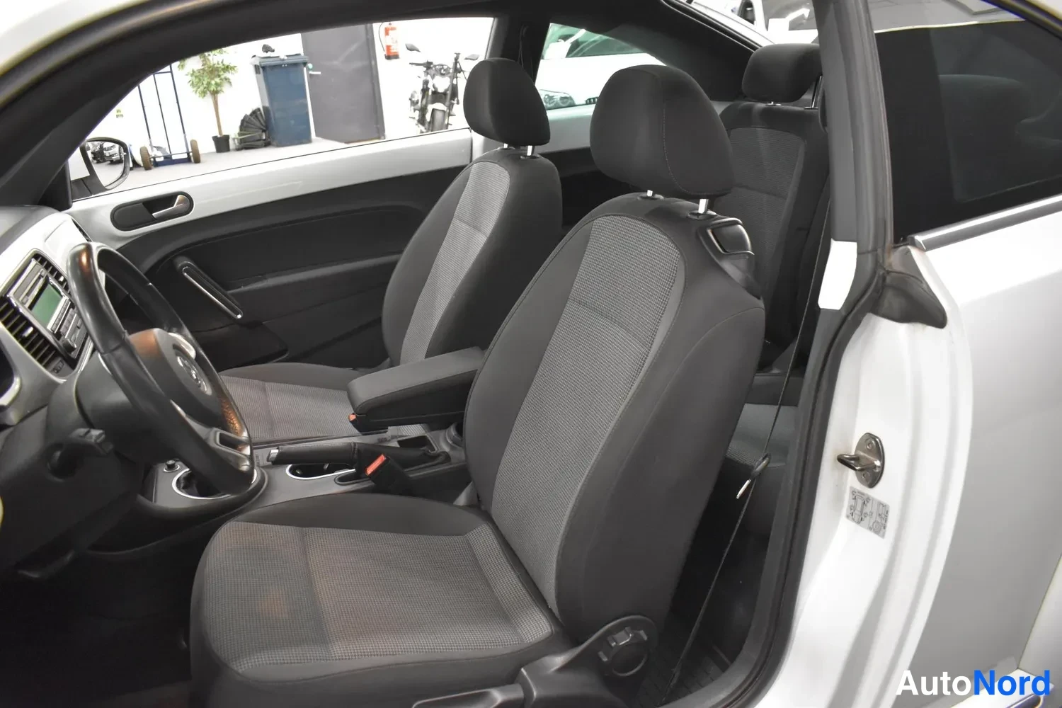 Valkoinen Volkswagen Beetle 2015, ulkokuva 7 – Raisio