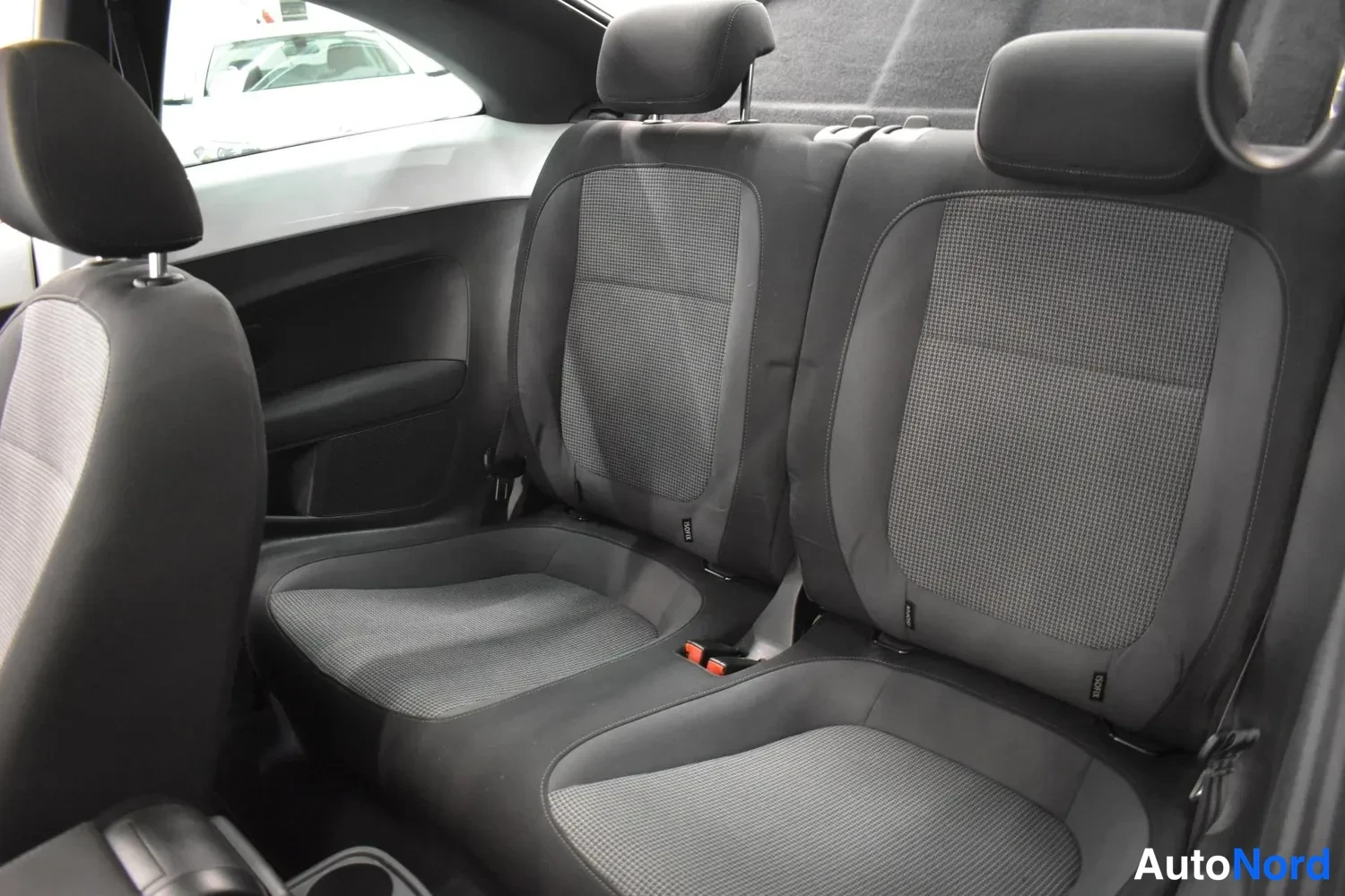Valkoinen Volkswagen Beetle 2015, ulkokuva 9 – Raisio