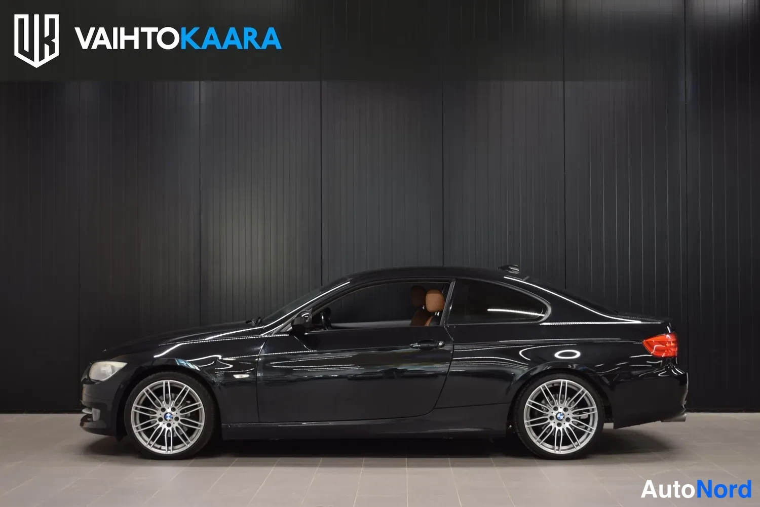 Musta BMW 320d 2012, ulkokuva 2 – Raisio