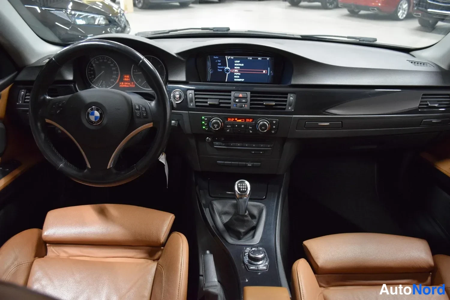 Musta BMW 320d 2012, ulkokuva 15 – Raisio