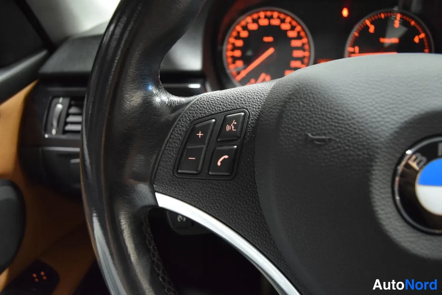 Musta BMW 320d 2012, ulkokuva 17 – Raisio