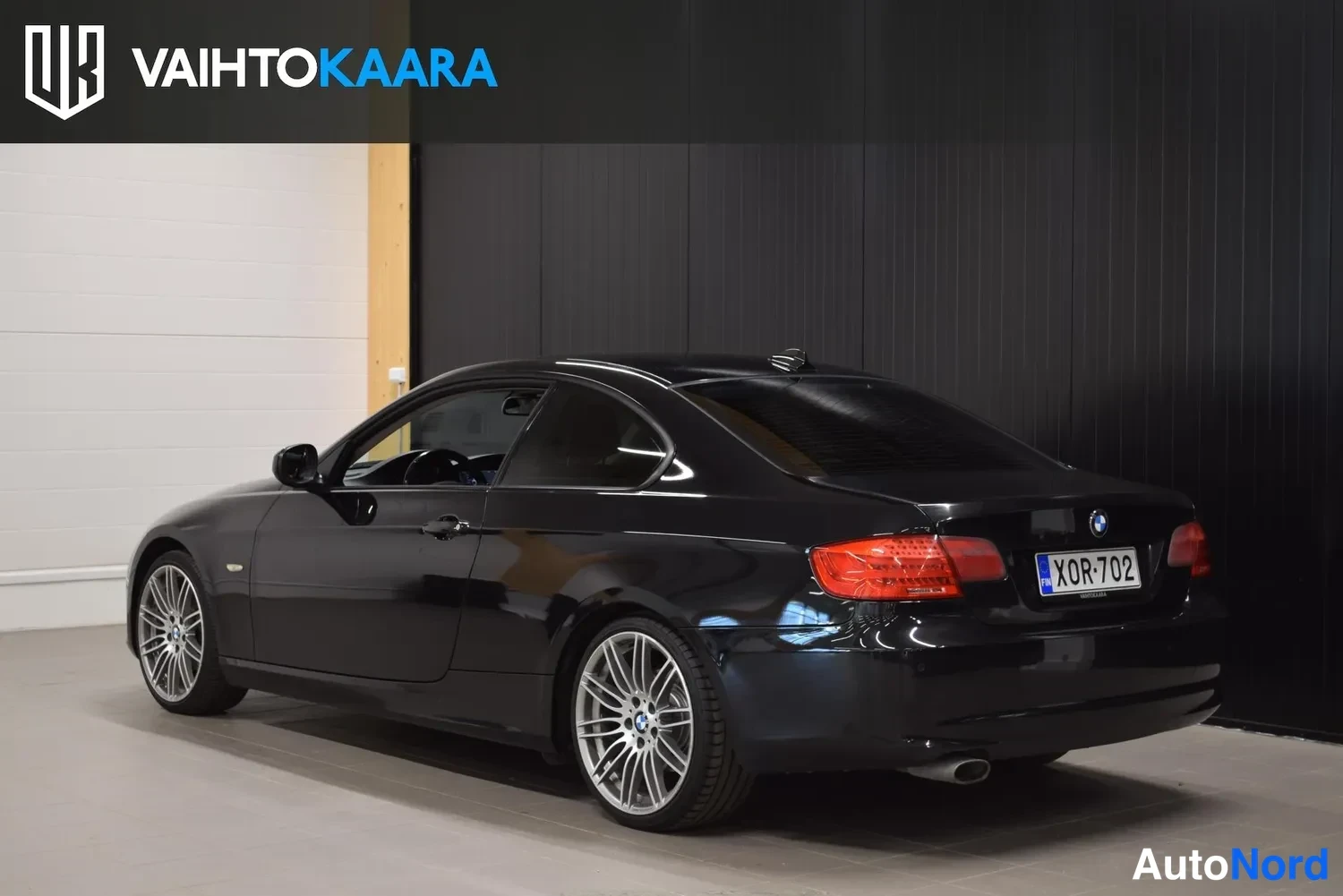 Musta BMW 320d 2012, ulkokuva 3 – Raisio