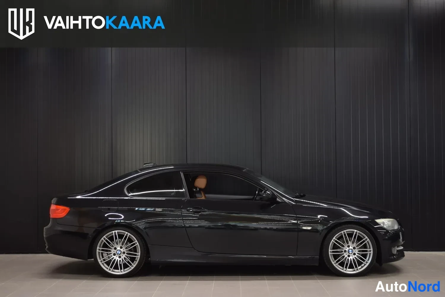 Musta BMW 320d 2012, ulkokuva 5 – Raisio