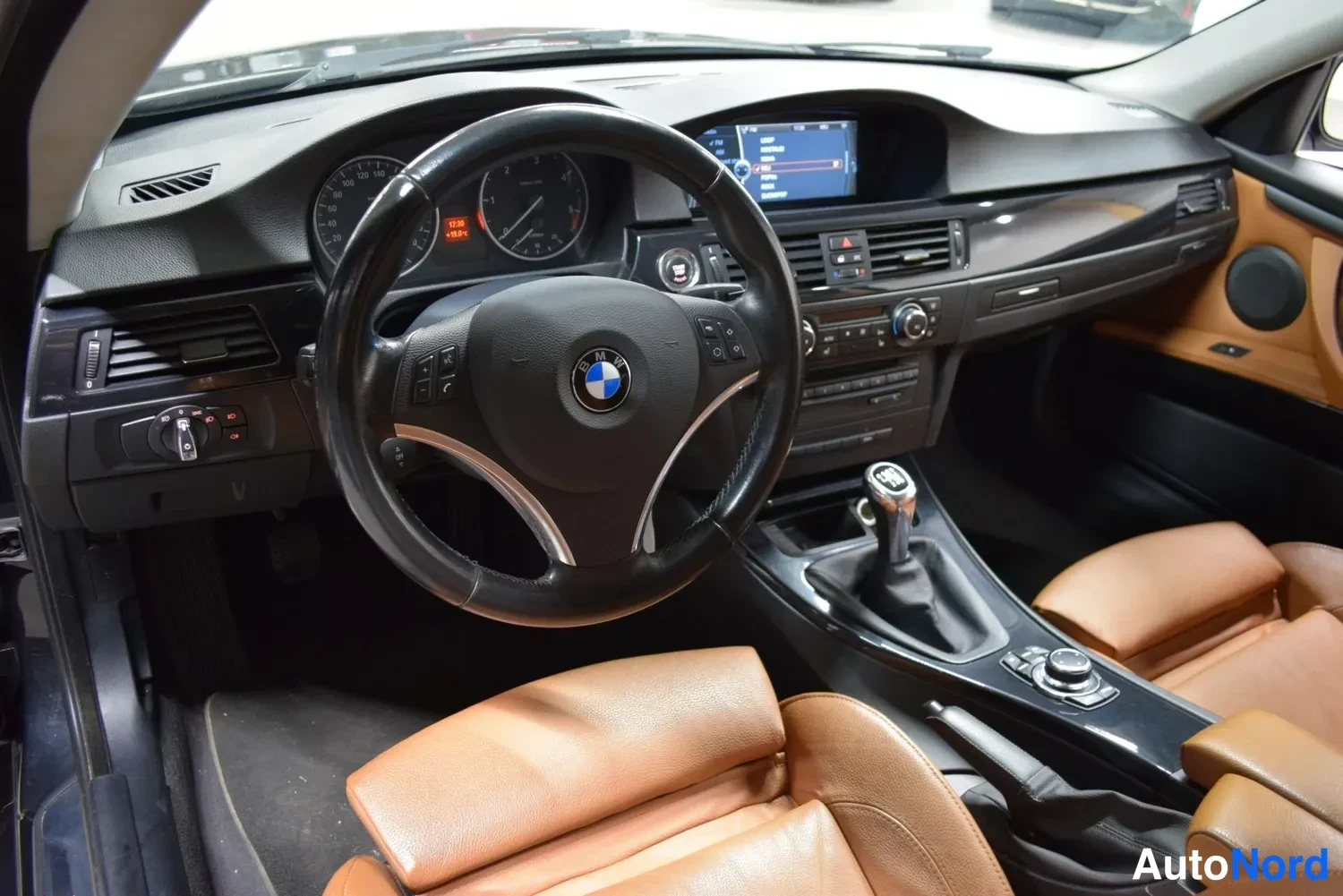 Musta BMW 320d 2012, ulkokuva 8 – Raisio